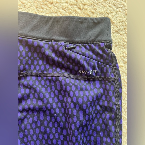 Nike size medium purple/ black dri-fit leggings 7/8th length - Picture 9 of 11